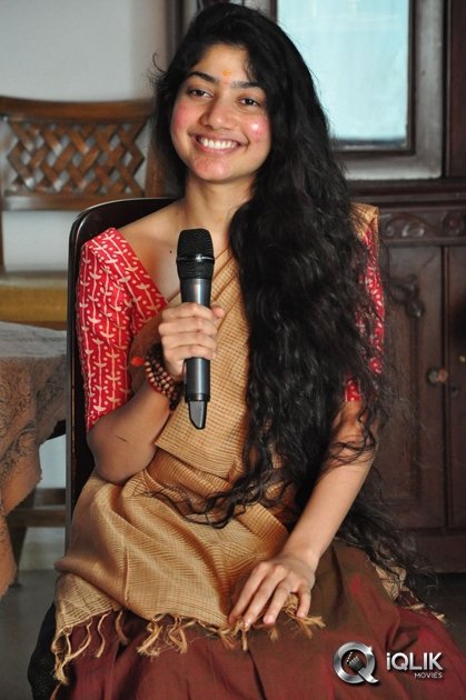 Sai-Pallavi-at-Fidaa-Movie-Opening